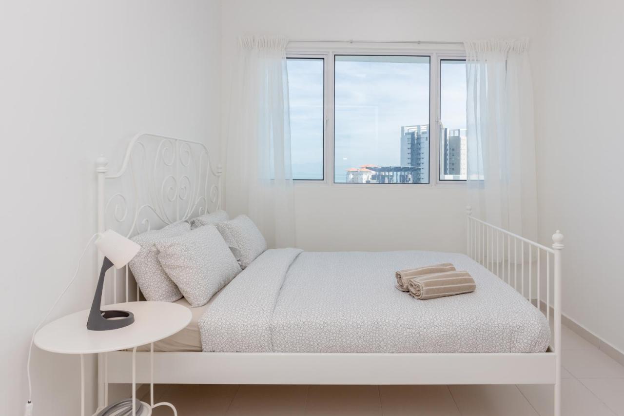 White Lagom Scandinavian House, By Sanguine Appartamento Tanjung Tokong Esterno foto